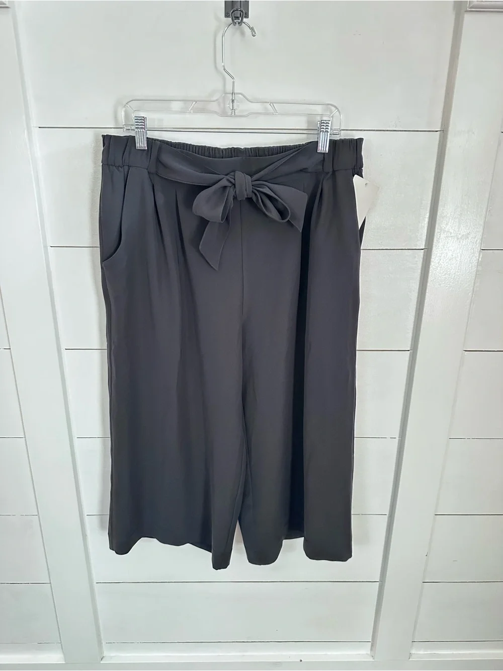 New Lululemon 14 Noir wide flowy leg black tie elastic back waist cropped pant